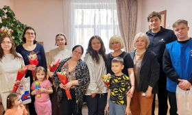 В Международный женский день местное отделение «Единой России» района Южное Тушино посетили филиал «Надежда» Кризисного центра помощи женщинам и детям.